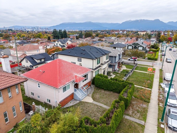 Photo 3 at 3951 Slocan Street, Renfrew Heights, Vancouver East