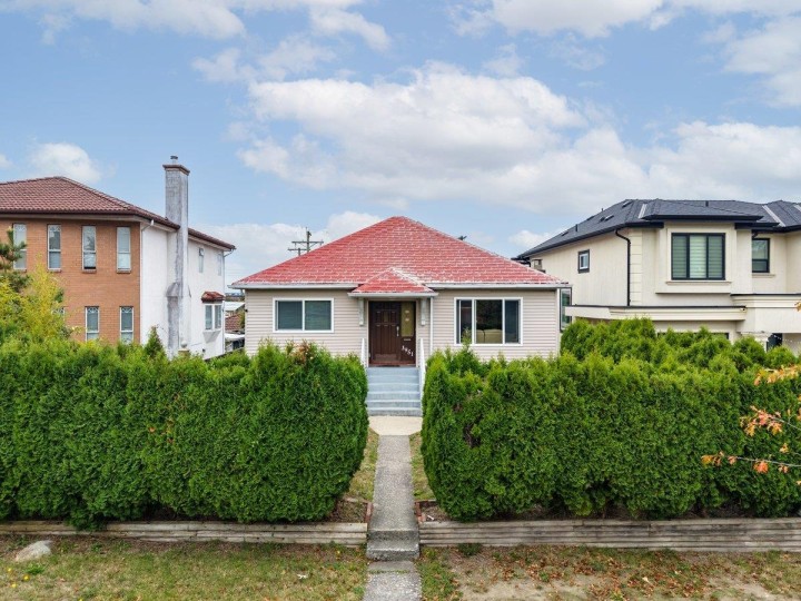 Photo 1 at 3951 Slocan Street, Renfrew Heights, Vancouver East