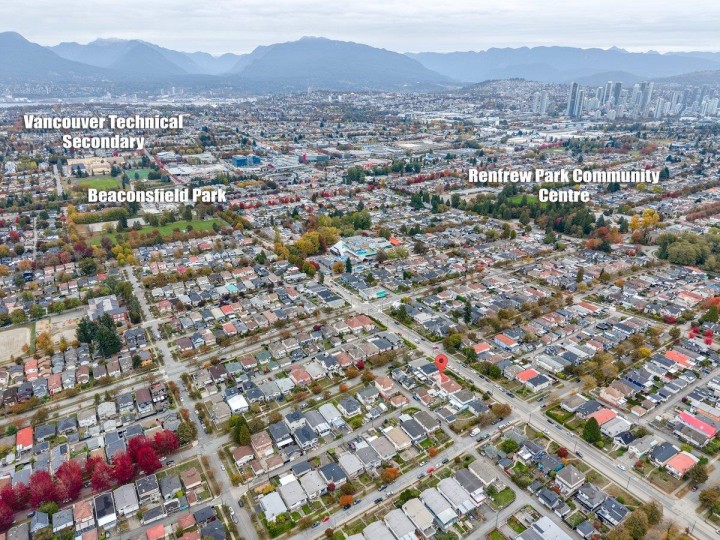Photo 4 at 3951 Slocan Street, Renfrew Heights, Vancouver East