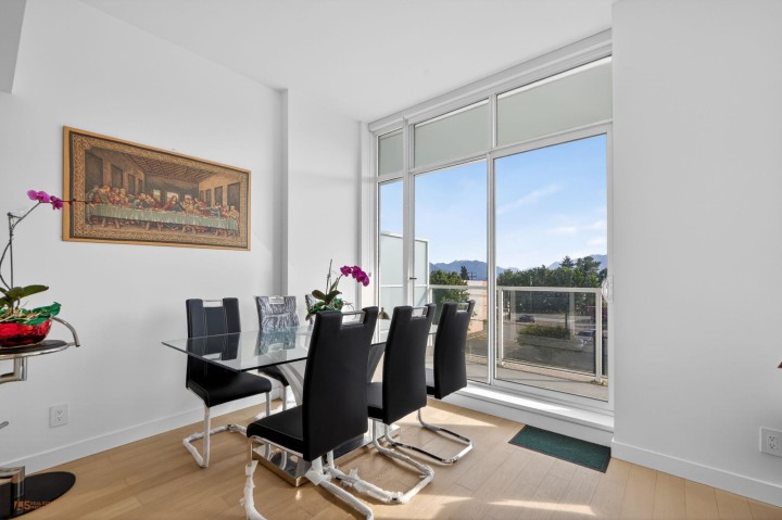 Photo 6 at 312 - 2220 Kingsway, Victoria VE, Vancouver East