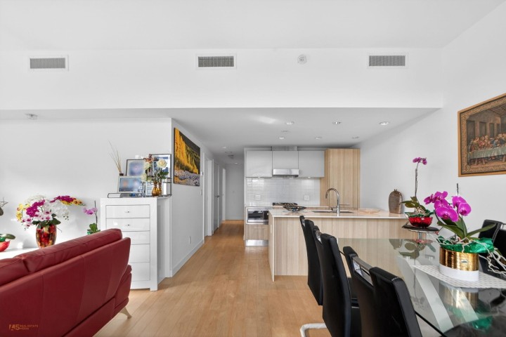 Photo 17 at 312 - 2220 Kingsway, Victoria VE, Vancouver East