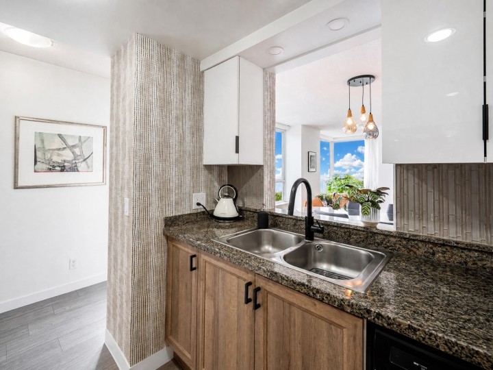 Photo 10 at 302 - 1228 Marinaside Crescent, Yaletown, Vancouver West