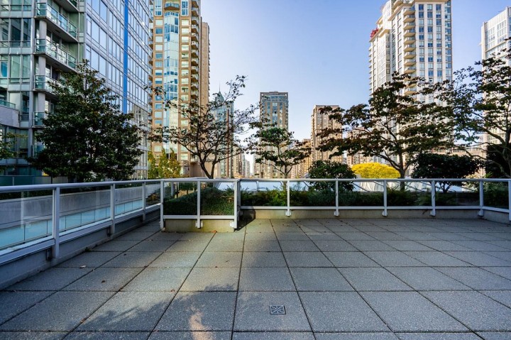 Photo 30 at 1303 - 480 Robson Street, Downtown VW, Vancouver West