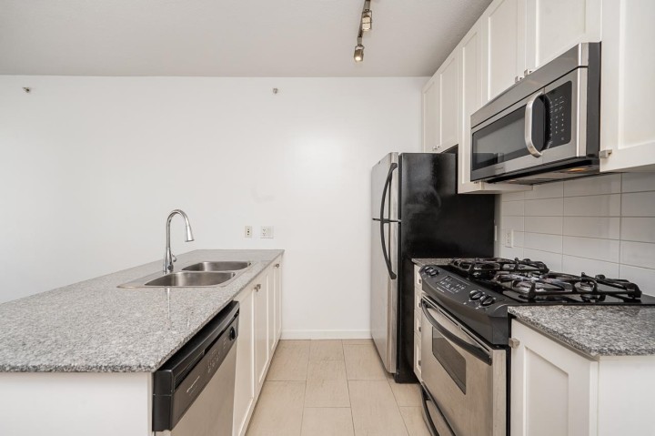 Photo 19 at 1303 - 480 Robson Street, Downtown VW, Vancouver West