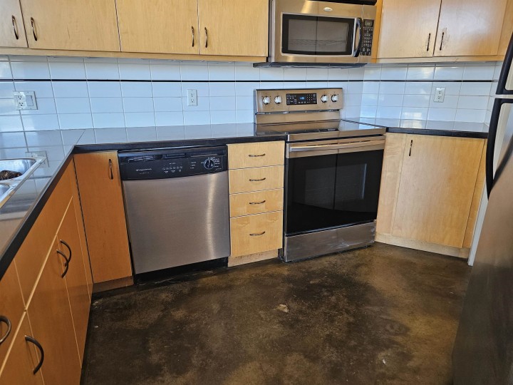 Photo 3 at 502 - 919 Station Street, Strathcona, Vancouver East