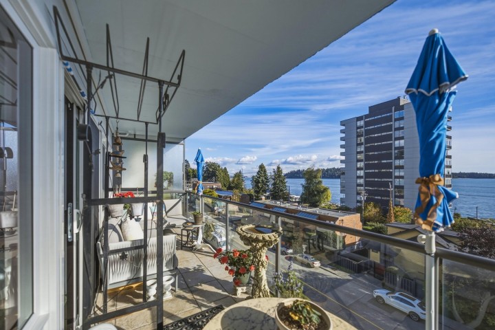 Photo 2 at 305 - 1845 Bellevue Avenue, Ambleside, West Vancouver