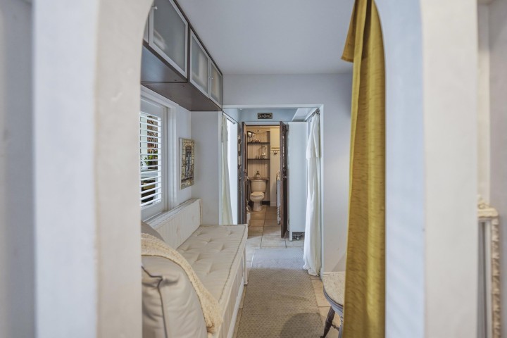 Photo 16 at 305 - 1845 Bellevue Avenue, Ambleside, West Vancouver