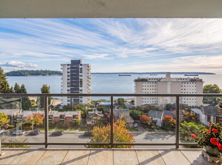 Photo 1 at 305 - 1845 Bellevue Avenue, Ambleside, West Vancouver