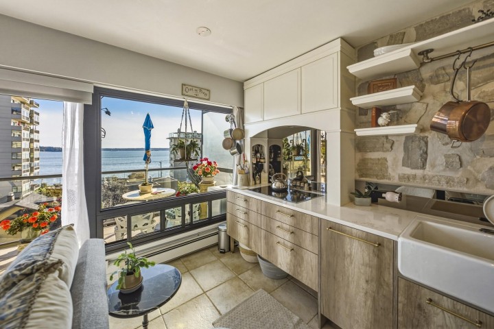 Photo 5 at 305 - 1845 Bellevue Avenue, Ambleside, West Vancouver