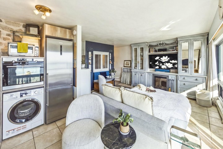 Photo 11 at 305 - 1845 Bellevue Avenue, Ambleside, West Vancouver