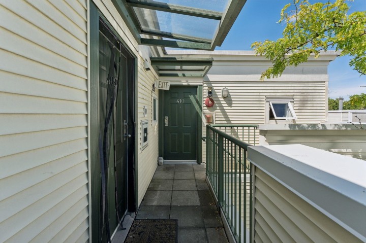 Photo 2 at 410 - 3727 W 10th Avenue, Point Grey, Vancouver West