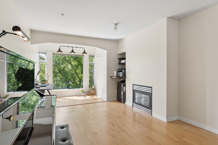 Photo 6 at 410 - 3727 W 10th Avenue, Point Grey, Vancouver West