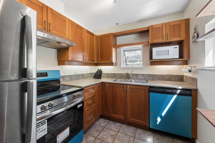 Photo 12 at 410 - 3727 W 10th Avenue, Point Grey, Vancouver West