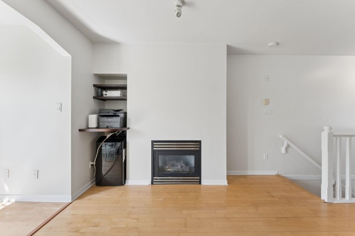 Photo 3 at 410 - 3727 W 10th Avenue, Point Grey, Vancouver West