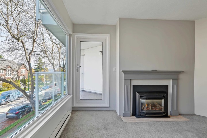 Photo 9 at 314 - 2020 W 8th Avenue, Kitsilano, Vancouver West