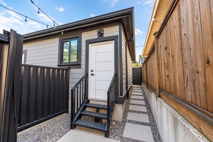 Photo 13 at 3436 E 4th Avenue, Renfrew VE, Vancouver East