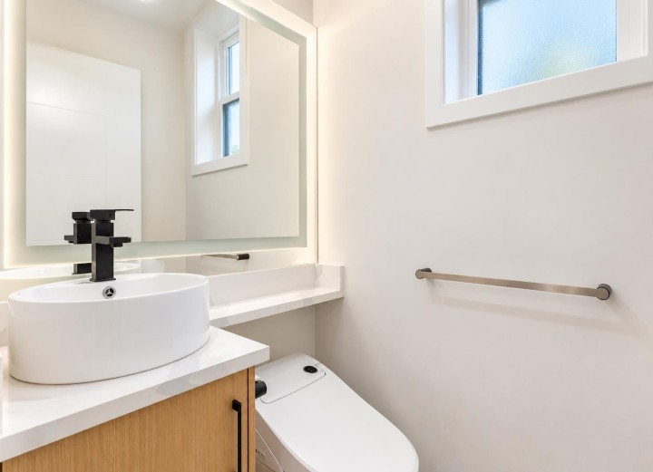 Photo 12 at 3436 E 4th Avenue, Renfrew VE, Vancouver East