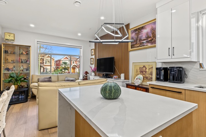 Photo 3 at 3436 E 4th Avenue, Renfrew VE, Vancouver East