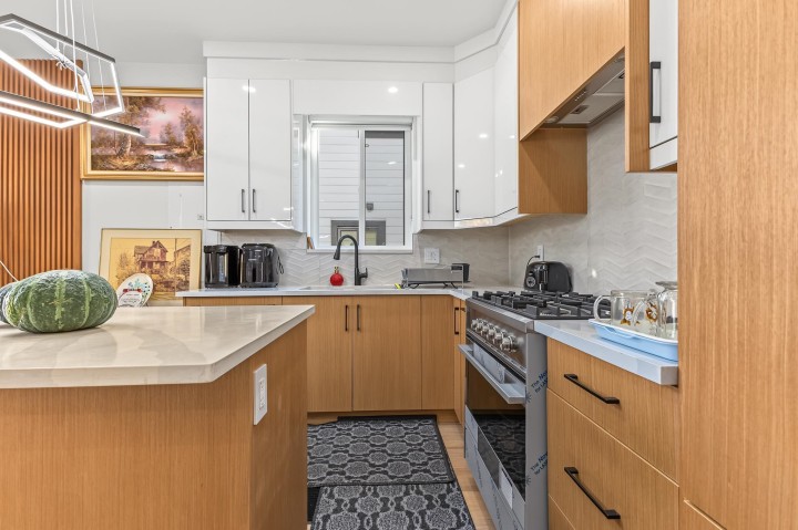 Photo 4 at 3436 E 4th Avenue, Renfrew VE, Vancouver East