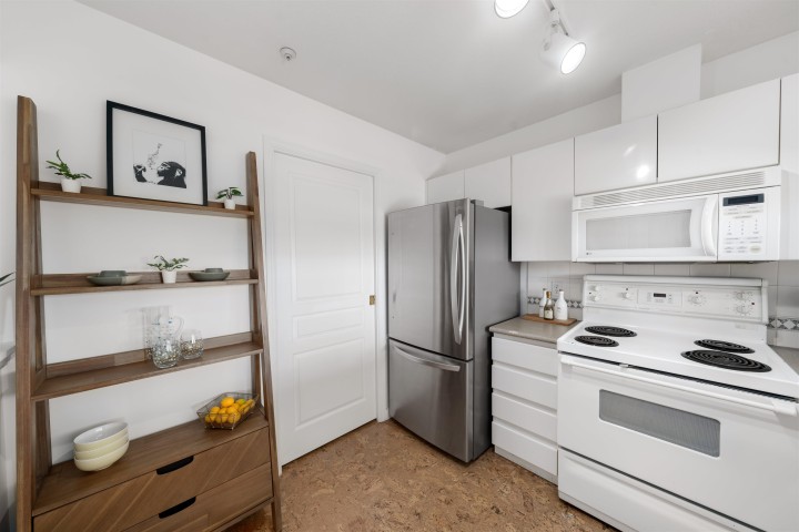 Photo 13 at 409 - 8430 Jellicoe Street, South Marine, Vancouver East