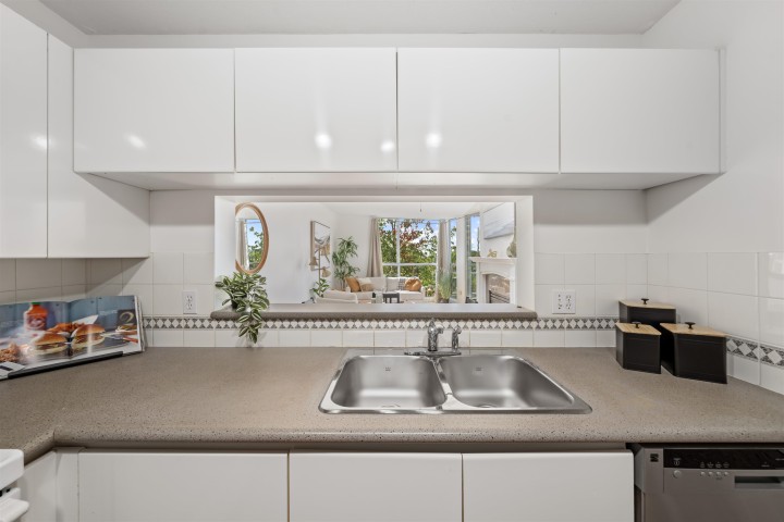 Photo 15 at 409 - 8430 Jellicoe Street, South Marine, Vancouver East