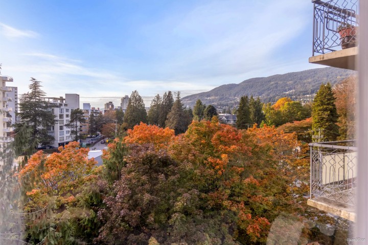 Photo 7 at 804 - 1930 Marine Drive, Ambleside, West Vancouver