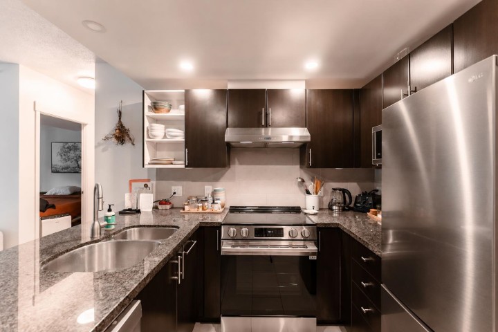 Photo 9 at 213 - 2520 Manitoba Street, Mount Pleasant VW, Vancouver West