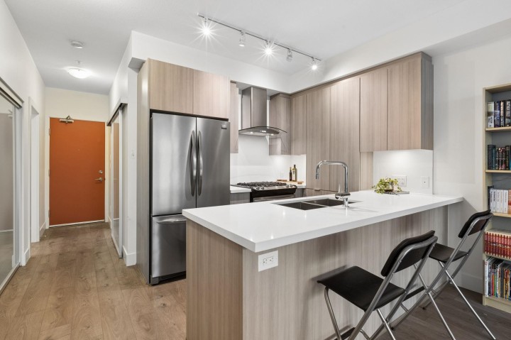 Photo 7 at 318 - 3602 Aldercrest Drive, Roche Point, North Vancouver