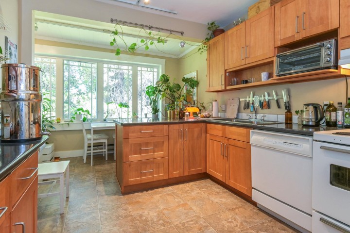 Photo 16 at 3422 - - 3424 W 2nd Avenue, Kitsilano, Vancouver West