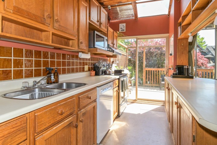 Photo 7 at 3422 - - 3424 W 2nd Avenue, Kitsilano, Vancouver West