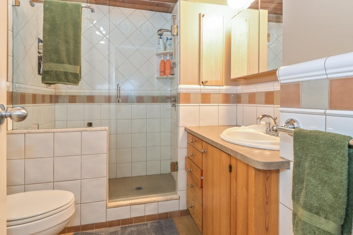Photo 11 at 3422 - - 3424 W 2nd Avenue, Kitsilano, Vancouver West