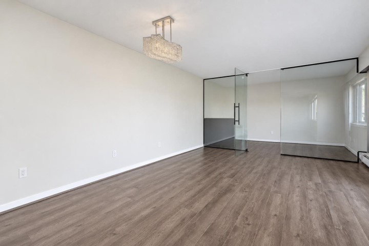 Photo 2 at 303 - 458 E 44th Avenue, Fraser VE, Vancouver East