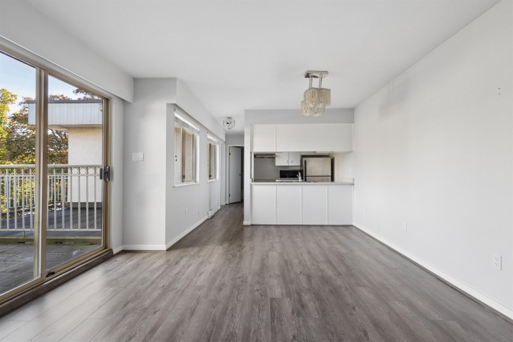 Photo 7 at 303 - 458 E 44th Avenue, Fraser VE, Vancouver East