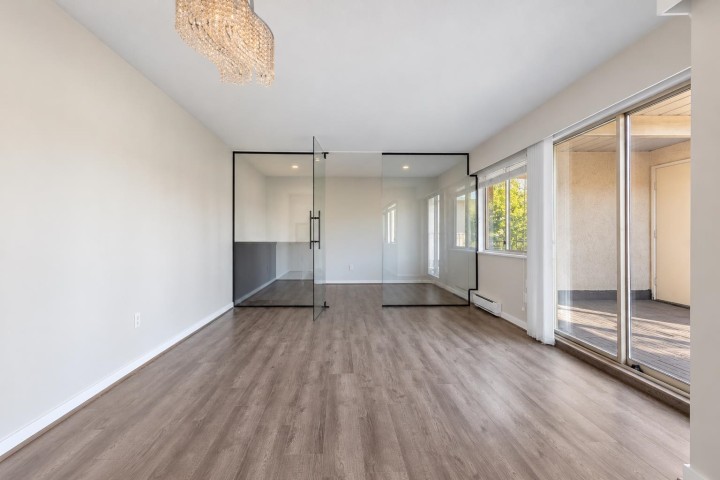 Photo 3 at 303 - 458 E 44th Avenue, Fraser VE, Vancouver East