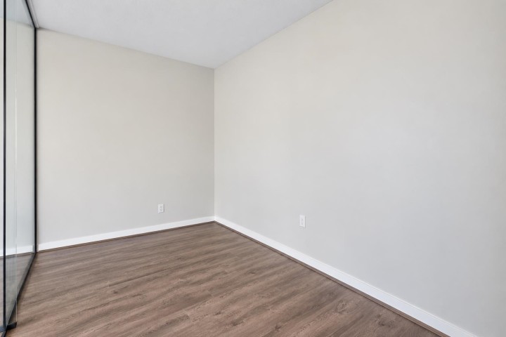 Photo 9 at 303 - 458 E 44th Avenue, Fraser VE, Vancouver East
