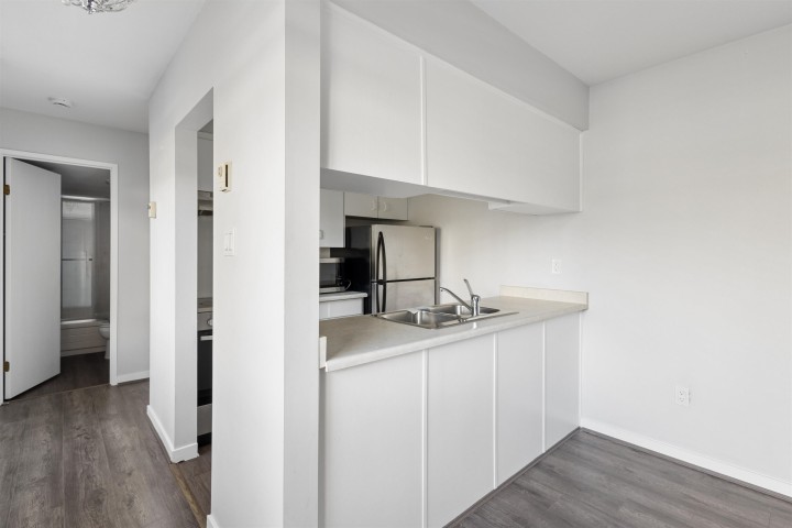 Photo 11 at 303 - 458 E 44th Avenue, Fraser VE, Vancouver East