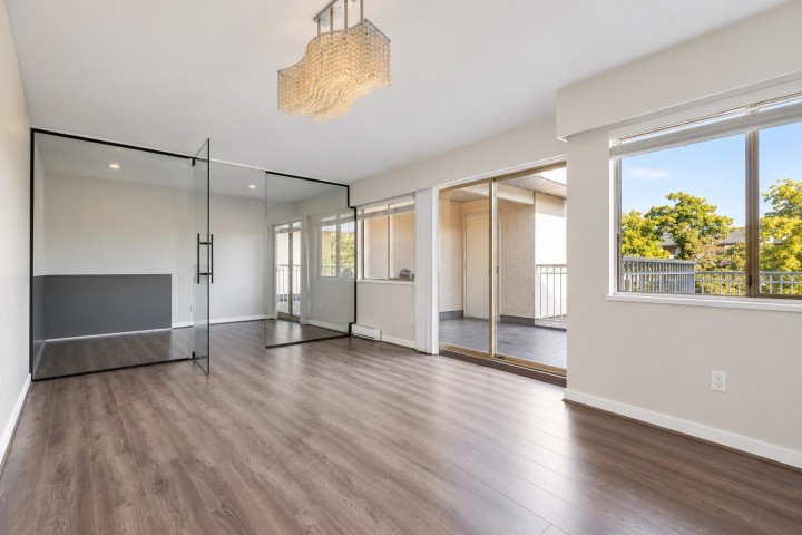 Photo 4 at 303 - 458 E 44th Avenue, Fraser VE, Vancouver East