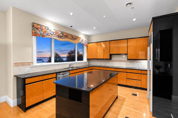 Photo 9 at 1579 Errigal Place, Canterbury WV, West Vancouver