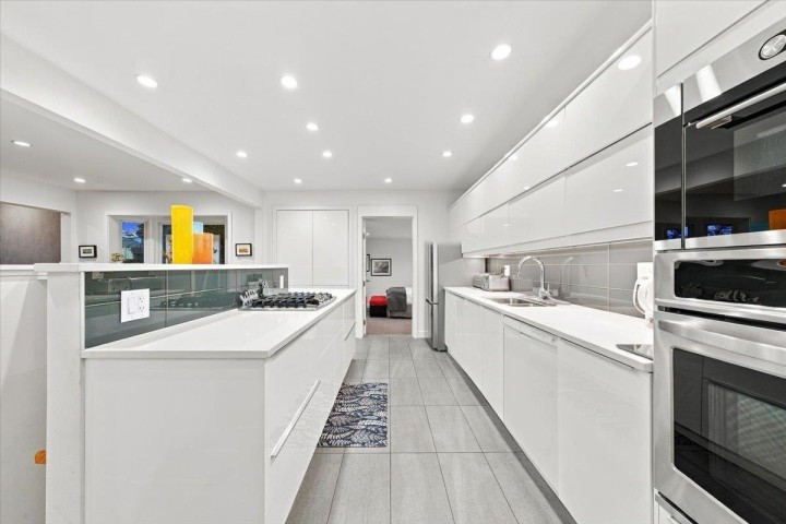 Photo 2 at 1095 W Keith Road, Pemberton Heights, North Vancouver