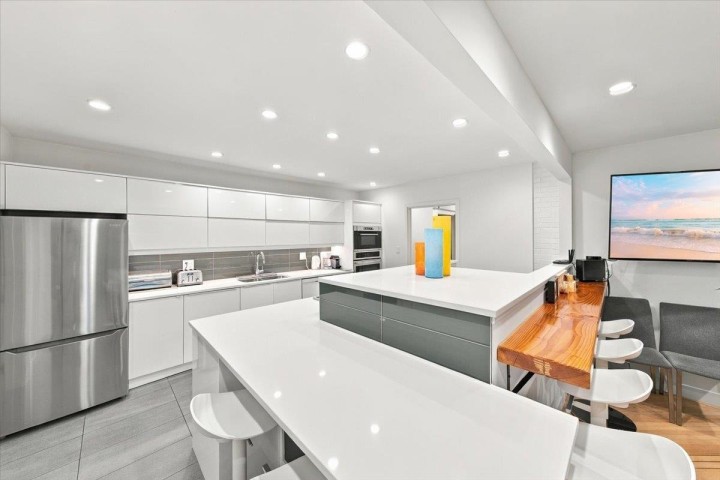 Photo 4 at 1095 W Keith Road, Pemberton Heights, North Vancouver