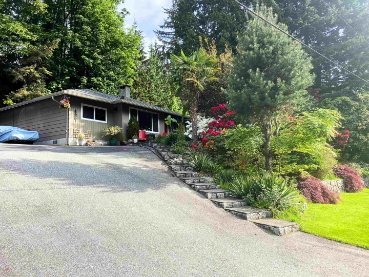 Photo 2 at 1525 Avonlynn Crescent, Westlynn, North Vancouver