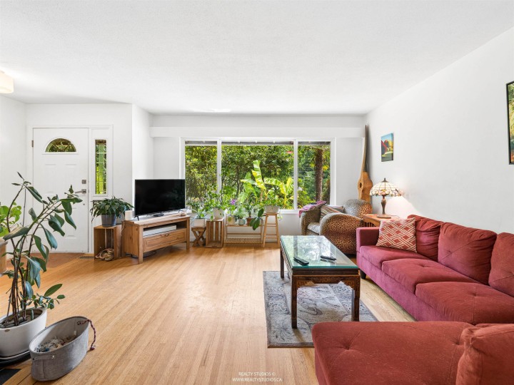Photo 6 at 1525 Avonlynn Crescent, Westlynn, North Vancouver