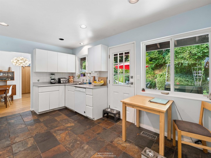 Photo 13 at 1525 Avonlynn Crescent, Westlynn, North Vancouver