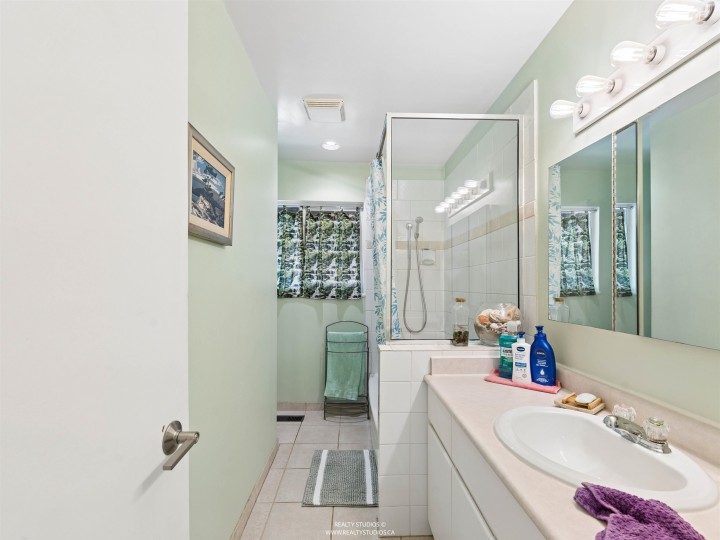 Photo 16 at 1525 Avonlynn Crescent, Westlynn, North Vancouver