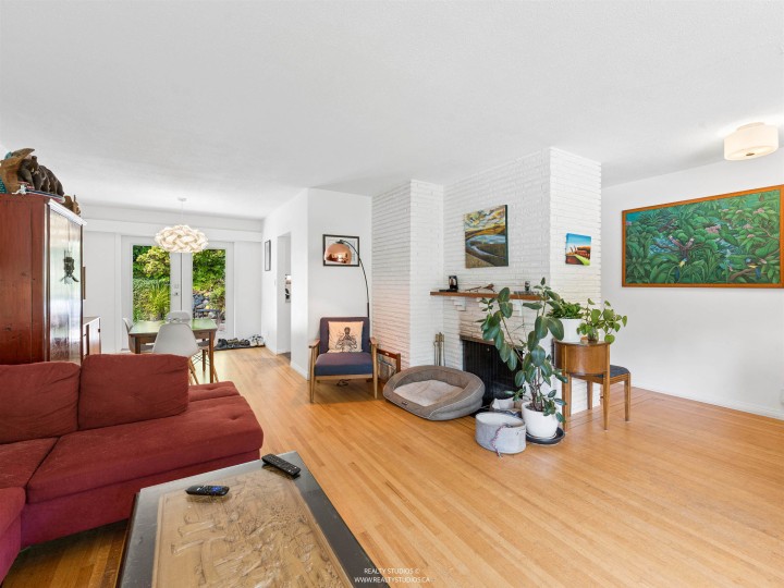 Photo 7 at 1525 Avonlynn Crescent, Westlynn, North Vancouver