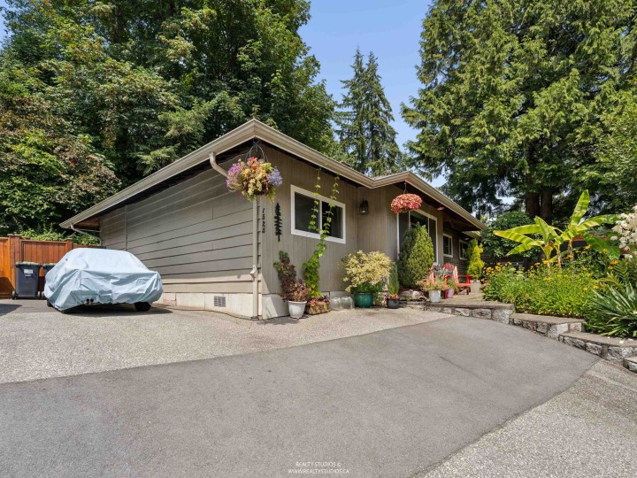 Photo 3 at 1525 Avonlynn Crescent, Westlynn, North Vancouver