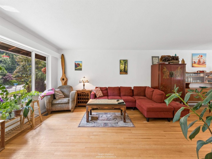 Photo 5 at 1525 Avonlynn Crescent, Westlynn, North Vancouver