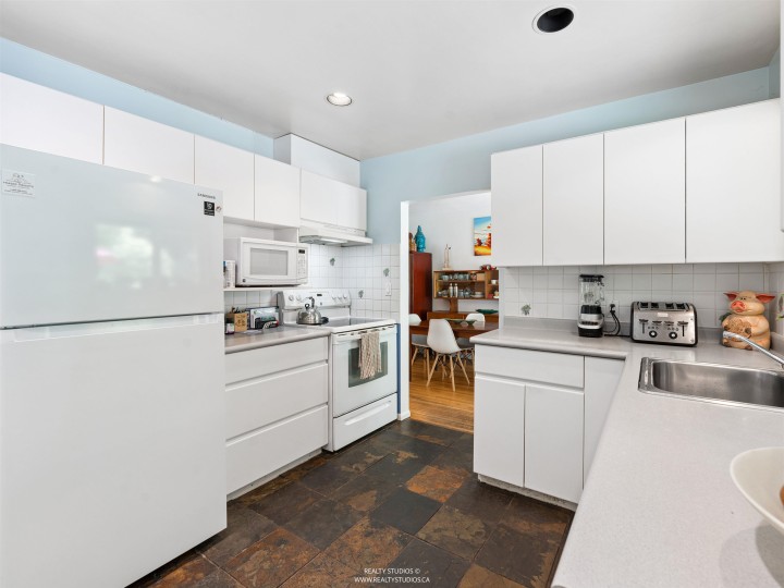 Photo 11 at 1525 Avonlynn Crescent, Westlynn, North Vancouver