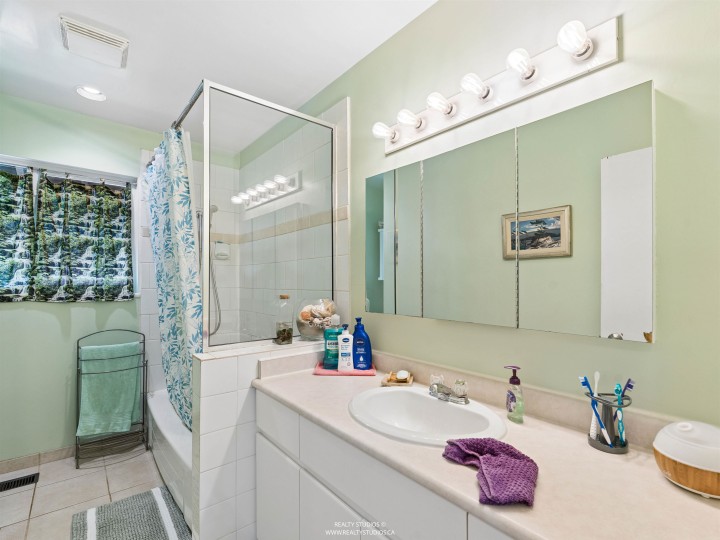 Photo 19 at 1525 Avonlynn Crescent, Westlynn, North Vancouver