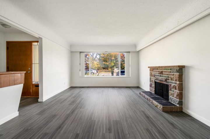 Photo 2 at 6527 Tyne Street, Killarney VE, Vancouver East
